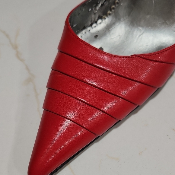 Vibrant Red Suede Heels with Stiletto Elegance - Picture 8 of 10
